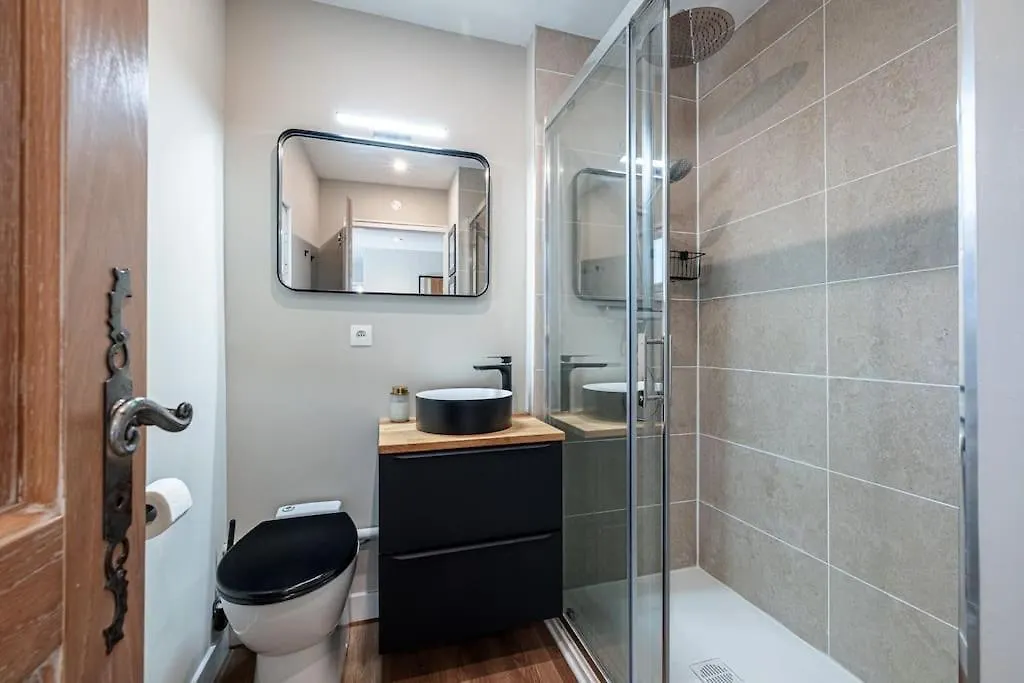 Cannes Elegant And Chic 2 Bedroom Apt With Pool