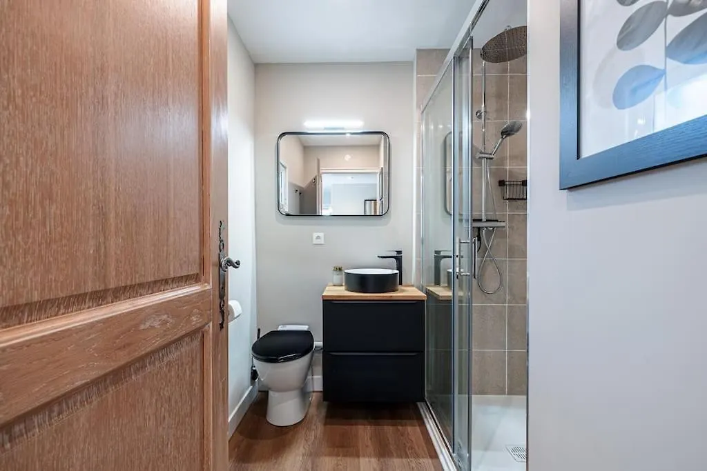 Cannes Elegant And Chic 2 Bedroom Apt With Pool