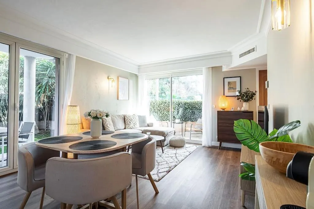 Cannes Elegant And Chic 2 Bedroom Apt With Pool 0*,  Франция