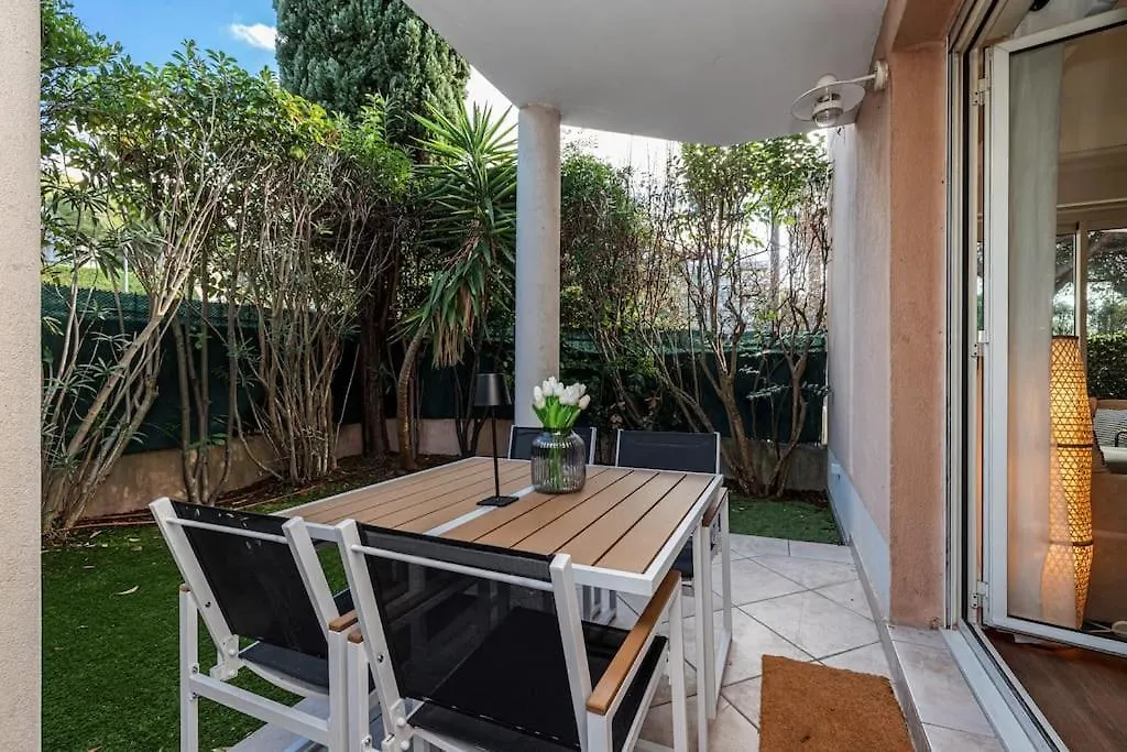 Cannes Elegant And Chic 2 Bedroom Apt With Pool 0*,  Франция
