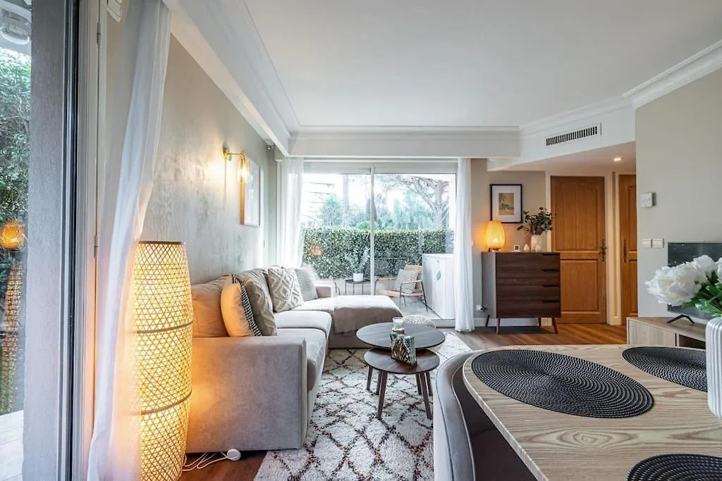 Апартаменты Cannes Elegant And Chic 2 Bedroom Apt With Pool