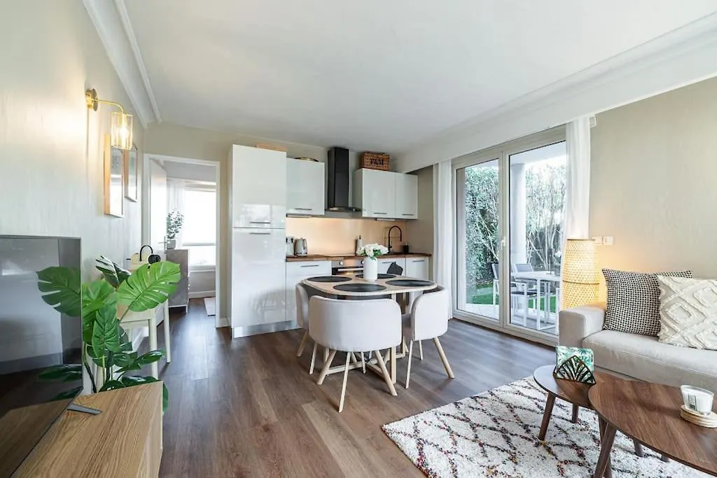 Cannes Elegant And Chic 2 Bedroom Apt With Pool Апартаменты